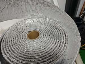 Matériau d'isolation <span class=keywords><strong>thermique</strong></span> écologique directement de l'usine : <span class=keywords><strong>rouleau</strong></span> de <span class=keywords><strong>mousse</strong></span> EPE laminée avec feuille d'aluminium de 10 mm et film à bulles - Product Image 3