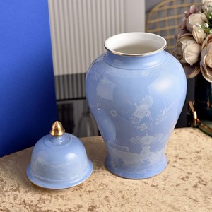 Élégant pot à gingembre en céramique à motifs floraux en relief avec couvercle doré, vase en porcelaine de luxe pour la décoration de la table du salon. - Product Image 6