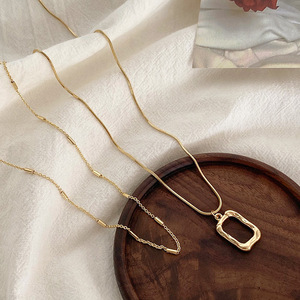 حار بيع تصميم 18k الذهب تصفيح التيتانيوم الصلب الجوف ساحة قلادة قلادة مستطيل قلادة قلادة - Product Image 5