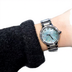 Reloj de Cuarzo para Mujer BV con Esfera de Nácar Incrustada de Diamantes, Acero Inoxidable, Resistente al Agua, Ligero, Lujoso, Versátil y Moderno - Product Image 5