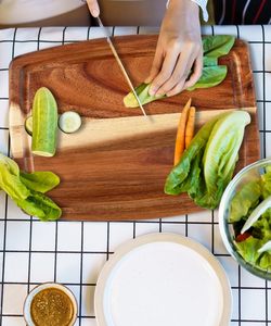 Tabla de cortar de madera elegante con construcción gruesa duradera para cortar verduras frutas carne características patrones de grano elegantes - Product Image 4