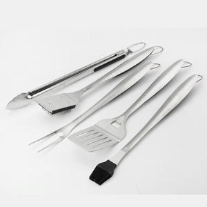 Kit d'outils de barbecue en acier inoxydable : Spatule, fourchette, pinces, brosse, brochettes – Ensemble d'ustensiles de cuisson pour barbecue - Product Image 5