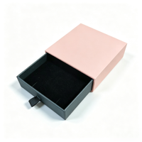 Petite boîte plate rigide en carton ondulé faite à la main avec un design imprimé en quatre couleurs pour l'artisanat et les commandes personnalisées