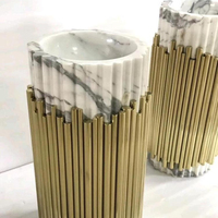 Nouveau design en métal avec lavabos sur pied en pierre de marbre blanc italien