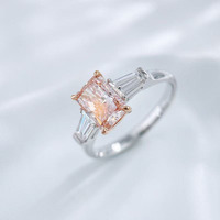 Bague de luxe légère et tendance pour femme, en or rose et blanc 18 carats, avec 3 diamants de laboratoire roses taille radiant à 4 griffes