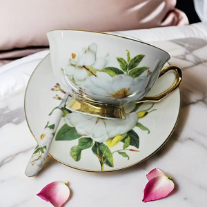 Juego de Tazas de Café de Porcelana Fina de Lujo, Taza de Té de Cerámica con Diseño Floral, Taza y Platillo Estilo Británico Simple, Regalo Elegante para el Té de la Tarde - Product Image 3