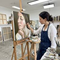 Peinture à l'huile sur toile peinte à la main, portrait de femme réaliste sur mesure de grande taille avec cadre flottant pour salon