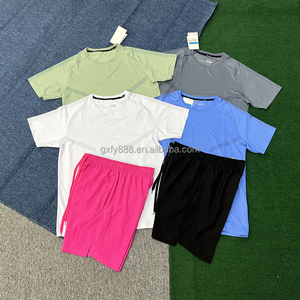 Completo Sportivo Estivo da Uomo per <span class=keywords><strong>Calcio</strong></span> e Atletica Leggera, Traspirante e ad Asciugatura Rapida, 100% Poliestere, T-Shirt e <span class=keywords><strong>Pantaloncini</strong></span> <span class=keywords><strong>con</strong></span> Coulisse e <span class=keywords><strong>Tasche</strong></span> Laterali - Product Image 1