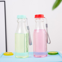 Bouteille d'eau gazeuse en plastique sans BPA 550 ml avec paille, bouteille d'eau en plastique transparente comme cadeau