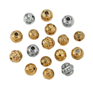 Perles rondes gravées à motifs floraux vintage |   Entretoise en acier inoxydable plaqué or PVD avec motif cœur gravé en relief pour la fabrication de bijoux DIY - Product Image 5