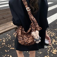 Sac bandoulière polyvalent pour femme, motif léopard givré, design de niche, nouvelle mode, fermeture éclair, forme dumpling