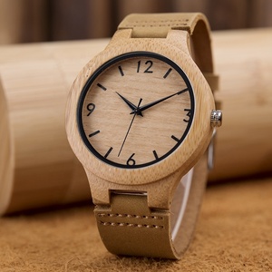 Montre en bois à quartz vintage 2026 OEM pour homme, bracelet en cuir, boîtier en bambou naturel fait main avec cadran à aiguilles et logo personnalisé - Product Image 4