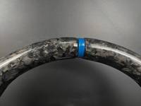 Volant en cuir et fibre de carbone forgée pour Audi A3/A4/A5/A6/Q3/Q5/Q7/S3/S4/RS3/S Line - Amélioration personnalisée avec bande décorative