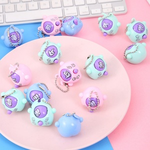 Juguetes de Plástico al por Mayor de Colores Aleatorios, Mini Juego de Piedra, Papel y Tijera de 3.8cm con Colgante de Llavero para Niños - Product Image 5