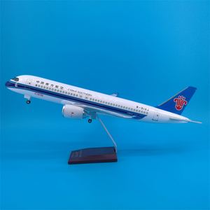 Modelo de Avión de Resina Fundida a Presión <span class=keywords><strong>COMAC</strong></span> C919 de China Southern Airlines de 47 cm con Luz LED, Escala 1/80, Adorno de Aviación con Base de Exhibición - Product Image 1