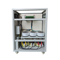 Régulateur de tension automatique triphasé de type servo 380V 400V 10KVA 15KVA 20KVA 25KVA 30KVA AVR stabilisateur de tension triphasé