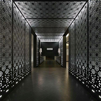 Revêtement mural en panneaux creux perforés en aluminium, revêtement PVDF ignifuge pour la conception de murs intérieurs de restaurants, cafés et boîtes de nuit