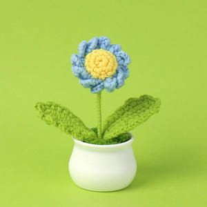 Vente en gros de marguerites artificielles tricotées à la main plantes en pot fleurs simulées au crochet pour ornement de bureau ou de voiture - Product Image 5
