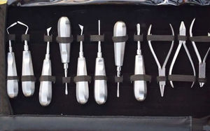 Kit d'instruments de chirurgie d'extraction chirurgicale dentaire manuelle de 61 pièces KIT D'INSTRUMENTS D'ASCENSEURS DE FORCEPS DE CHIRURGIE DENTAIRE ORALE - Product Image 3