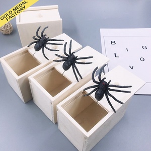 Boîte Surprise Araignée : Araignée Artisanale dans une Boîte – Cadeau de Noël, Nouvel An, Anniversaire, <span class=keywords><strong>Blague</strong></span>, Farce, Jouet Surprise - Product Image 1