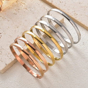 Conjunto de brazaletes de acero inoxidable multicolor, chapados en oro de 18k, con acabado liso y pulido, para mujer, de lujo, para regalo de boda. - Product Image 2