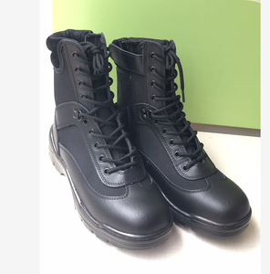 Botas Tácticas Definite TSB111-2 con Suela de PU, Cuero Liso Negro, Superligeras, 9 Pares de Ojales - Product Image 2