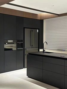 Cuisine intégrée de luxe noire de style moderne personnalisée avec îlot, esthétique sophistiquée pour les intérieurs d'élite - Product Image 5