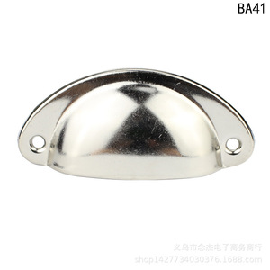 มือจับเฟอร์นิเจอร์ BA41 สีขาวชุบนิกเกิล รูปทรงครึ่งวงกลม สำหรับลิ้นชักตู้เหล็ก ระยะห่างรู 65 มม. ความยาวรวม 81 มม. - Product Image 4