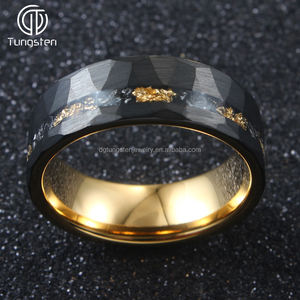 Bague de mariage en tungstène <span class=keywords><strong>noir</strong></span> et or jaune de 8mm pour homme Bague de mariage tendance en météorite avec incrustation de feuille d'or et finition à facettes - Product Image 5