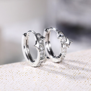 Orecchini a Cerchio con Stella per Donne, Gioielli Minimalisti Creativi alla Moda, Accessorio per Uso Quotidiano - Product Image 2