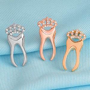 Yiwu personalizado al por mayor fábrica de plata/oro/Metal oro rosa diente pin de solapa blanco corona de cristal broche - Product Image 2