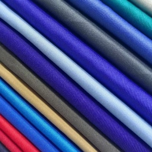 Tissu en coton sergé <span class=keywords><strong>Lot</strong></span> de stock <span class=keywords><strong>teint</strong></span> solide Tissu noir brossé Vêtements de travail Tissu uniforme - Product Image 2