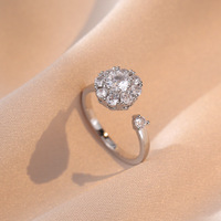 Vente flash : Ensemble de bijoux en acier inoxydable rotatif avec chaîne à maillons, boucles d'oreilles en cristal CZ, bague et collier rond en zircon cubique glacé