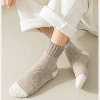 Chaussettes d'hiver pour hommes en laine épaisse, personnalisées avec logo OEM ODM, chaussettes thermiques confortables à blocs de couleur