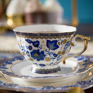 Service à thé en porcelaine fine pour fête ou cadeau, ensemble de 6 tasses et soucoupes en porcelaine bleue et blanche, motif floral vintage - Product Image 2