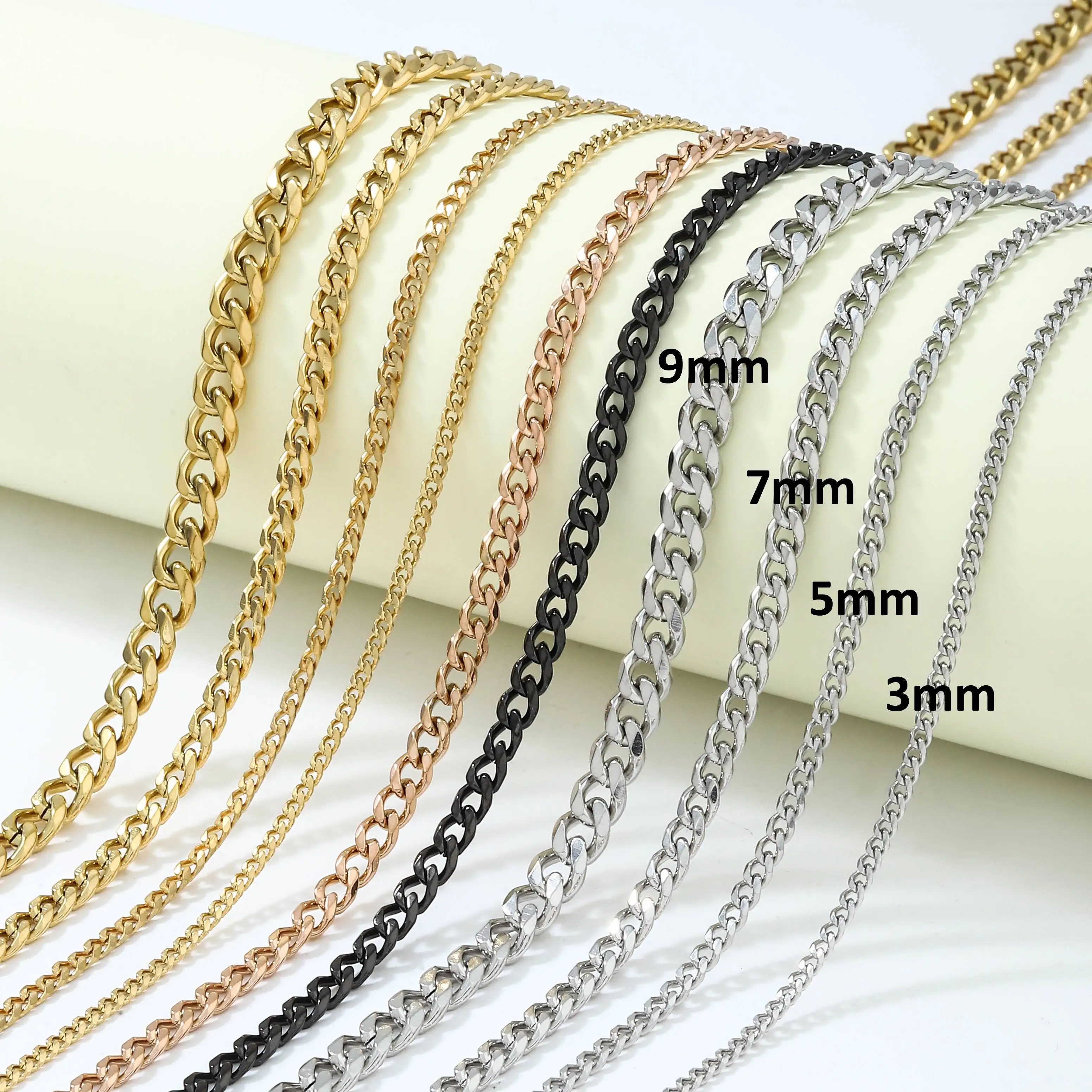 Ruigang Customized 3/3.8/5/6/7mm Silver Gold Figaro Chains Men Gold Chain 18K 24k Stainless Steel Chain Necklace For Men Women