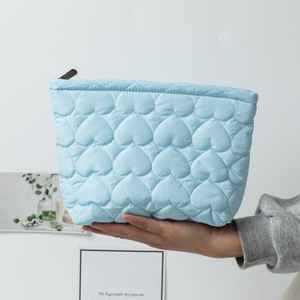 Bolsa de viaje de gran capacidad, bolsa de cosméticos Puffer, regalo del Día de San Valentín para mujer, corazón acolchado, lindo bordado Puffer, maquillaje de belleza - Product Image 6