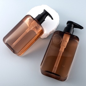 Disponibile Bottiglia Quadrata Piatta in PETG Ambrato da 200ml 300ml Semi-trasparente Marrone per Shampoo Bagnoschiuma Ricaricabile <span class=keywords><strong>Vuota</strong></span> con <span class=keywords><strong>Testa</strong></span> Pompa - Product Image 1