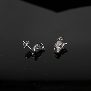 Yunnique Boucles d'oreilles tête de loup en acier titane, design animal géométrique, bijoux de mode - Product Image 3