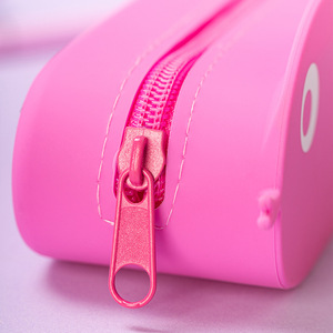 Estuche <span class=keywords><strong>de</strong></span> lápices <span class=keywords><strong>de</strong></span> silicona para amantes <span class=keywords><strong>de</strong></span> la música guitarra Piano forma <span class=keywords><strong>de</strong></span> violín con patrón <span class=keywords><strong>de</strong></span> nota Musical para estudiantes <span class=keywords><strong>de</strong></span> música - Product Image 1