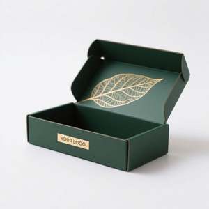 Boîte d'emballage en carton kraft écologique recyclable de luxe pour vêtements, avec logo personnalisé, laminage mat et gaufrage - Product Image 1