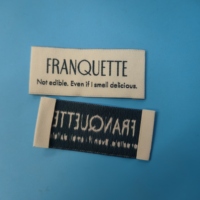 Étiquette tissée en polyester pliée sur le côté pour vêtements, avec logo personnalisé de créateur, en promotion