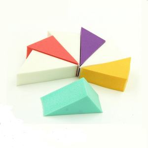 Éponges de maquillage blanches en latex NBR SBR, forme de triangle, applicateurs de fond de teint cosmétique, lavables, 35x50x20mm - Product Image 1