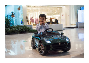 Venta caliente con licencia F-Type SVR Convertible coche eléctrico para niños 12V batería Control remoto Power Ride Car plástico - Product Image 2