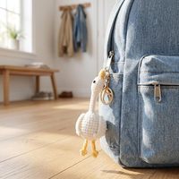 Ornement suspendu en laine tricotée au crochet en forme d'oie/cygne, oie géante allongée, porte-clés au crochet fait main, produit fini créatif fait main