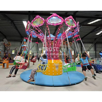 Manège de Noël pour enfants à monnayeur, taille réelle, avec chaises volantes à thème de dessin animé