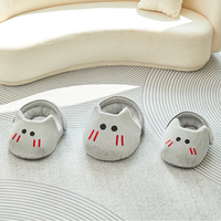 Lit pour animaux de compagnie en peluche en forme de pantoufle confortable et doux, tendance et mignon, vente chaude d'hiver moderne, accessoire pour chat pour un sommeil profond