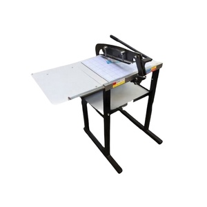 Coupeur manuel en zigzag pour textiles, état neuf, idéal pour un usage domestique et la découpe d'échantillons en vente au détail - Product Image 4