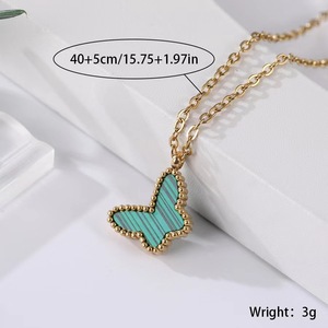 Articolo all'Ingrosso di Tendenza: Collana con Farfalla in Acciaio Inossidabile Placcato Oro 18K e Smalto Multicolore, Gioiello Elegante da Donna - Product Image 5