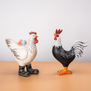 Ensemble de figurines de poulets amusants en forme de bottes de pluie, deux pièces, finition vieillie vintage, décoration artisanale pour la maison et le salon - Product Image 1
